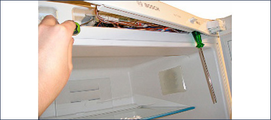 Извлечение модуля управления холодильника Bosch